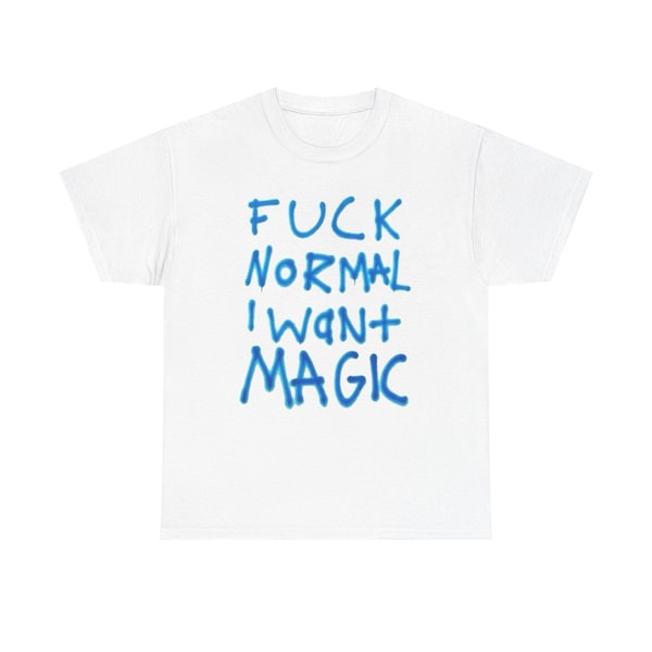Camiseta con eslogan azul escrito a mano "Fuck Normal I Want Magic"