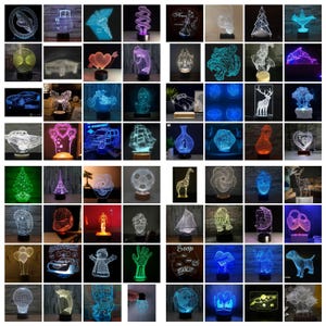 Puede incluir: Una taza de cerámica blanca con un asa negra y el texto "But First, Coffee" en negrita negra. La taza se encuentra sobre un fondo borroso, sugiriendo un ambiente acogedor.