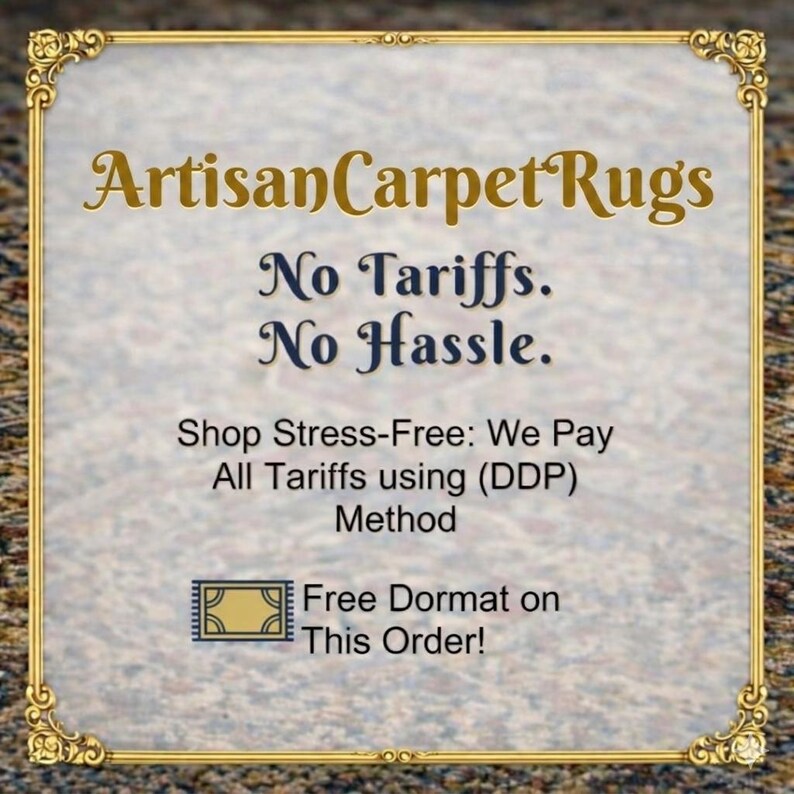 K&ouml;nnte beinhalten: Werbung f&uuml;r Artisan Carpet Rugs, mit Text in einem goldenen Rahmen. Der Text enth&auml;lt "No Tariffs. No Hassle." und "Free Dormat on This Order!"