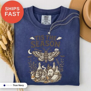 Camiseta vintage de Halloween con colores cómodos, Es la temporada, Camiseta preparándose, Camiseta de mujer, Esqueleto PNG, Estampado humorístico novedoso, Camiseta gráfica imagen 4
