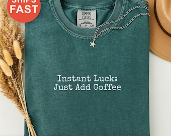 Sofortiges Glück fügen Sie einfach Kaffee-Hemd hinzu, lustiges Kaffee-Liebhaber-T-Stück, Kaffee-Geschenk für ihn, Barista-Humor-Hemd, Komfort-Farben-T-Stück