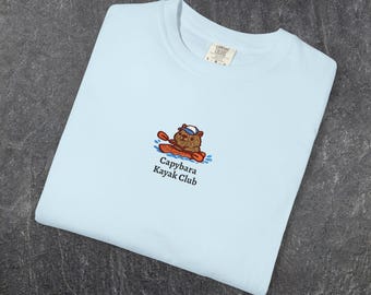 Koszulka z motywem klubu kajakowego Capybara, uroczy T-shirt z motywem kajakarstwa z kapibarą, zabawna koszulka z motywem kajaka ze zwierzęciem, prezent dla miłośnika kapibar, koszulka z motywem przygody na świeżym powietrzu