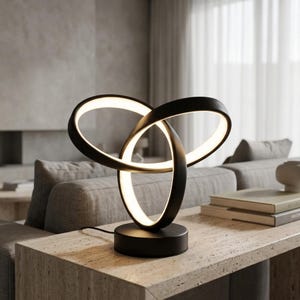 Puede incluir: Un letrero de madera rústico con el texto "Welcome to our home" en un estilo manuscrito. El letrero es rectangular, con un acabado envejecido y un diseño sencillo y acogedor. Adecuado para uso en interiores o exteriores.