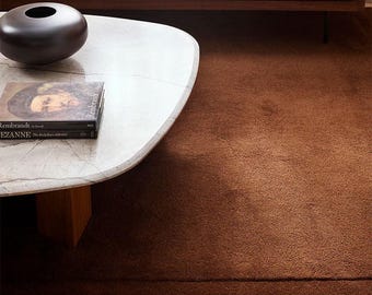 Handgetufteter Wollteppich - Brauner Hochflor Teppich im Wohnzimmer