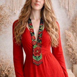 Vallmoblomma pärlhalsband, rött ukrainskt chokerhalsband, folkliga blommiga smycken, traditionellt pärlbroderi, ukrainsk present till henne