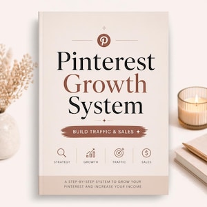 Könnte beinhalten: Ein beiges Buch mit dem Titel "Pinterest Growth System" und dem Pinterest-Logo. Das Cover zeigt braunen Text und Symbole für Strategie, Wachstum, Traffic und Umsatz. Der Slogan lautet "Build Traffic & Sales" und "A step-by-step system to grow your Pinterest and increase your income."