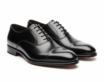 Handgemaakte Oxford schoenen van zwart leer met neuskap, geschikt voor formele gelegenheden zoals bruiloften, kantoor en zakelijke kleding.