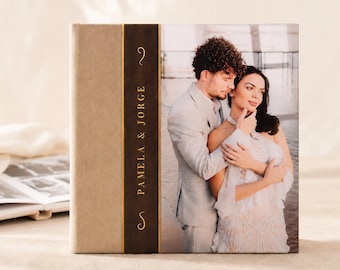 Professional wedding photo book with acrylic cover · Digital album with wood and gold metal details · 180-degree opening · Designer album