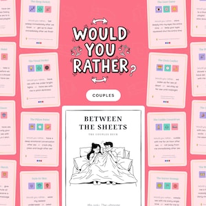 Könnte beinhalten: Ein rosa-weißes Kartenspiel mit dem Titel "Would You Rather?" für Paare. Das Spiel enthält mehrere Karten mit verschiedenen Szenarien. Die zentrale Karte lautet "Between the Sheets" mit einem Paar, das unter einer Decke abgebildet ist. Das Spiel ist für Erwachsene konzipiert.