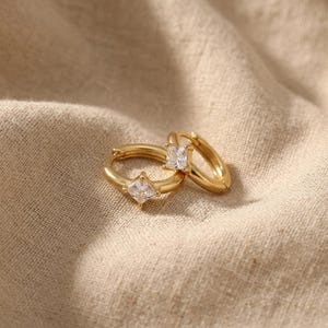 Orecchini a cerchio in oro con pietra CZ, orecchini a cerchio in acciaio inossidabile, cerchi minimalisti in oro, gioielli delicati per tutti i giorni, regalo per lei