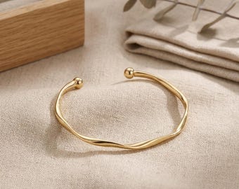 Gold Twisted Cuff Armband, Minimalist Gold Armband, offene Armreif, schlichter Schmuck, Geschenk für sie, zierliche Armband Frauen