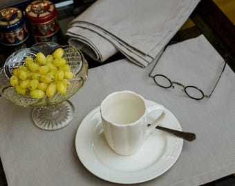 Handmade placemat made of durable and elegant cotton canvas. 35cm x 50cm. Minimalist, simple, and natural design.
