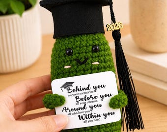 Regalo de graduación personalizado de ganchillo, Pepinillo de apoyo emocional, Regalo para la promoción de 2026, Muñeco de peluche hecho a mano, Lindo regalo para graduados