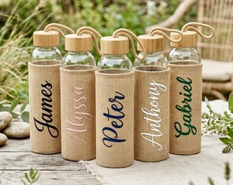 Botella de agua de vidrio personalizada con funda de cáñamo y tapa de bambú - Regalo ecológico personalizado