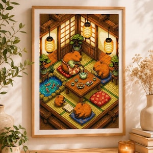 Peut inclure: Une impression d'art mural encadrée représentant une illustration en pixel art de capybaras dans une pièce japonaise traditionnelle. La scène comprend un bassin à koï, des bonsaïs, des lanternes en papier et une table en bois avec du thé.
