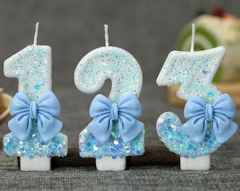 Vela con número y lazo azul hecha a mano: adorno creativo para tarta de cumpleaños para niños y adultos, vela decorativa para fiestas, decoración con lazo azul.