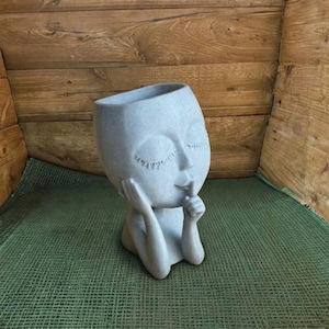 Girl Bust Planter Concrete Statue Succulent Pot Head Planter Garden Deco Cement Sculpture Outdoor Flower Pot Home Accent Gift Patio Yard Art