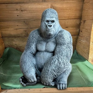 Concrete Gorilla Statue Large Ape Sculpture Garden Decor Outdoor Lawn Ornament Primate Figurine Yard Jungle Accent Cement Gift For Gardener