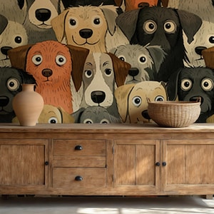 Pode incluir: Uma aparador de madeira com duas gavetas e duas portas, encimado por um vaso decorativo e uma cesta de vime. O fundo apresenta um padrão repetido de cães de desenho animado em várias cores, incluindo castanho, preto e bege.