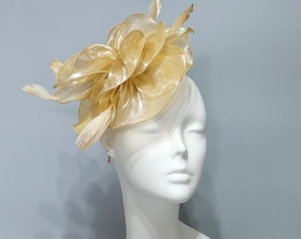 Bibis plumes en organza doré champagne, casque d'invité de mariage, accessoire de cheveux d'église de Tea Party de derby