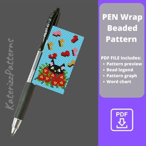 Könnte beinhalten: Ein schwarzer Pilot G-2 05 Stift hält ein Perlenmuster mit einem Marienkäfer-Design. Das Muster befindet sich auf einem hellblauen Hintergrund mit roten, rosa und gelben Akzenten. Der Text "PEN Wrap Beaded Pattern" ist sichtbar.