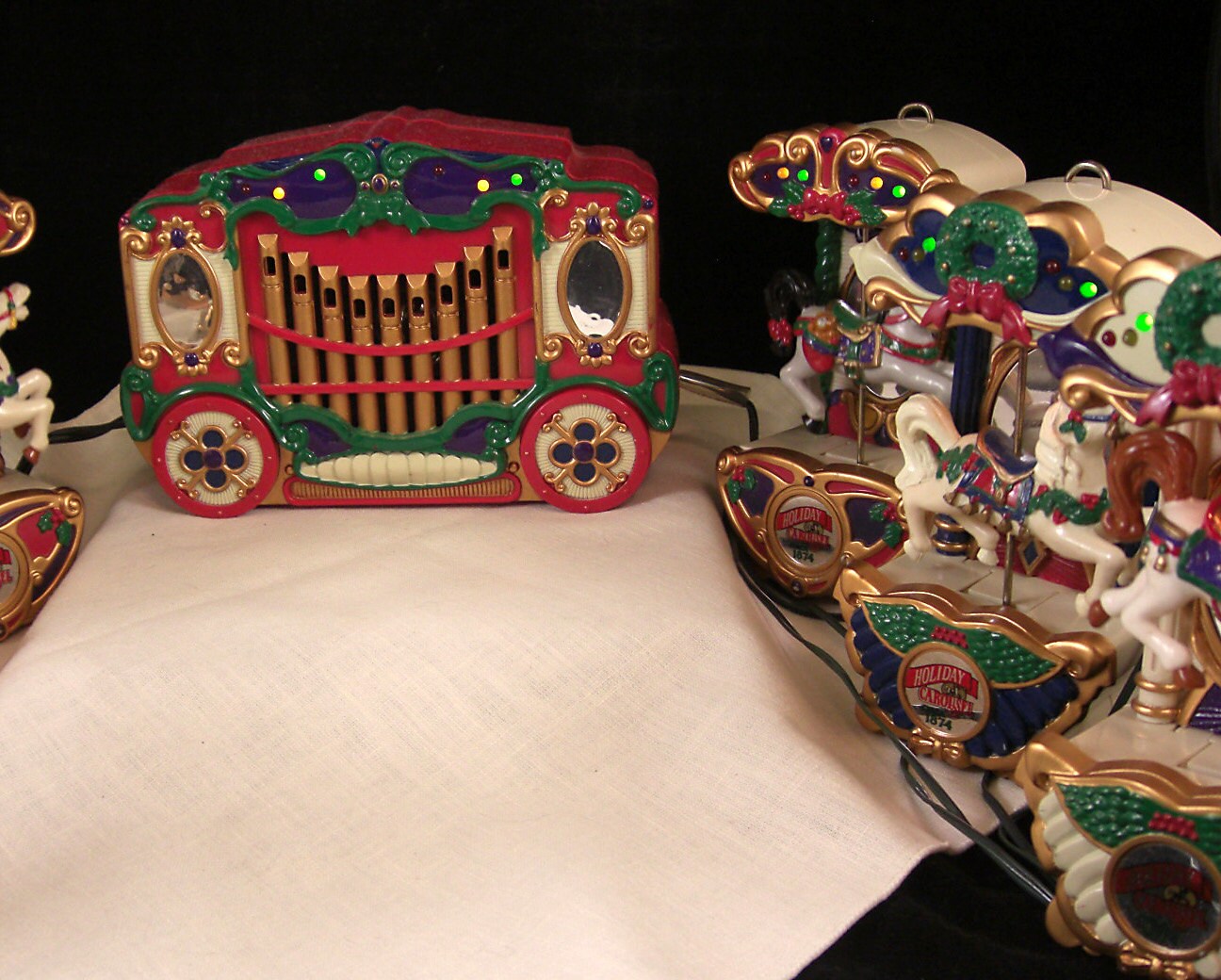 Mr Christmas Holiday Calliope Horse Carousel // Vintage Etsy