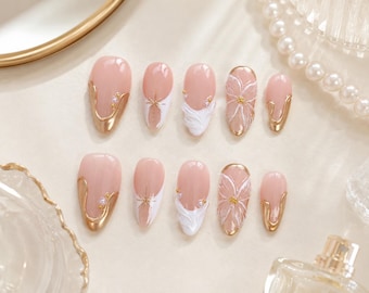 Anspruchsvolle weiße Blumen Press-On Nägel mit Gold-Chrom und Perlen