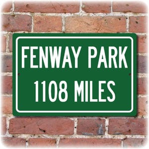 Fenway Park, Señal personalizada de distancia en carretera a: Sede de los Boston Red Sox