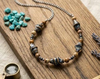 Collier en jaspe naturel et perles céramique coquillage, chaîne acier inoxydable plate, style nature contemporain élégant