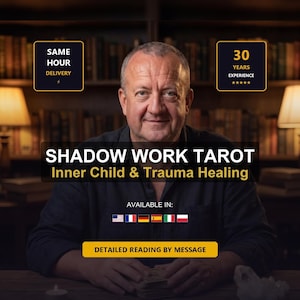 Op de afbeelding: Een persoon van middelbare leeftijd in een donker overhemd zit aan een houten tafel met een kaartspel. De tekstoverlays bevatten SAME HOUR DELIVERY, 30 YEARS EXPERIENCE, SHADOW WORK TAROT Inner Child & Trauma Healing, AVAILABLE IN en DETAILED READING BY MESSAGE.