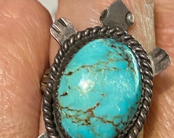 Beautiful Vintage Hand Wrought Sterling Navajo Fox Turquoise Turtle Ring 12 Grams Size 8 1/2