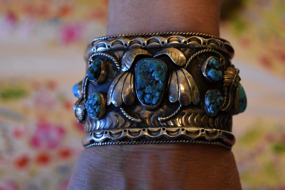 Spectacular Vintage Native American Navajo Turquoise Cluster Sterling Silver Bracelet Spectacular Vintage Native American Navajo Turquoise Cluster Sterling Silver Bracelet