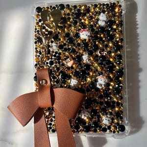BookTok Kindle-skal svart & guld strass 6” 11:e generationen | Hello Kitty-estetik | Glittrigt lästillbehör