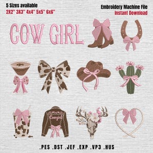 Puede incluir: Archivo de bordado a máquina con el texto COW GIRL, una herradura, botas vaqueras, un lazo con estampado de vaca, un sombrero vaquero, un cactus, una taza de café, una chaqueta, un cráneo de ciervo con flores y un corazón de cuerda, con lazos rosas.