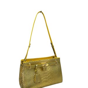 Puede incluir: Un juego de tres tazas de cer&aacute;mica con un acabado moteado y mate. Las tazas son de color crema, gris claro y gris oscuro. Cada taza tiene un dise&ntilde;o simple y minimalista.