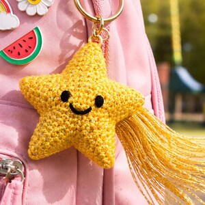 Portachiavi a forma di stella cadente all'uncinetto | Simpatico ciondolo per borsa glitterato | Ornamento celeste amigurumi fatto a mano | Regalo Notte Stellata per lei
