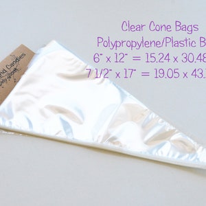 Pu&ograve; includere: Buste di plastica trasparenti a forma di cono realizzate in polipropilene. Le buste misurano 6 pollici per 12 pollici, ovvero 15,24 centimetri per 30,48 centimetri. Sono disponibili anche in una misura pi&ugrave; grande, 7 1/2 pollici per 17 pollici, ovvero 19,05 centimetri per 43,18 centimetri.