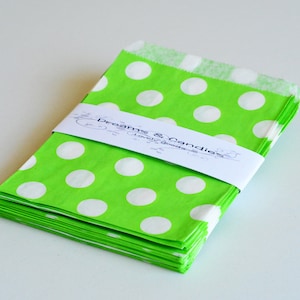 75 bolsas de papel verdes con lunares, tamaño 5 1/8 x 6 3/8" - Bolsas para sorpresas de cumpleaños - Bolsas para recuerdos de boda - Empaque para tiendas de dulces - Pequeños obsequios