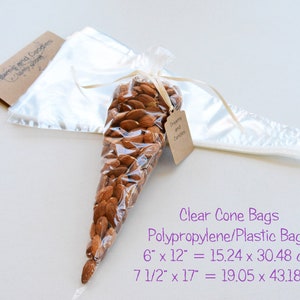 Pu&ograve; includere: Buste di plastica trasparenti a forma di cono per confezionare piccoli regali o dolcetti. Le buste sono in polipropilene e sono disponibili in due misure: 15,24 cm x 30,48 cm e 19,05 cm x 43,18 cm.