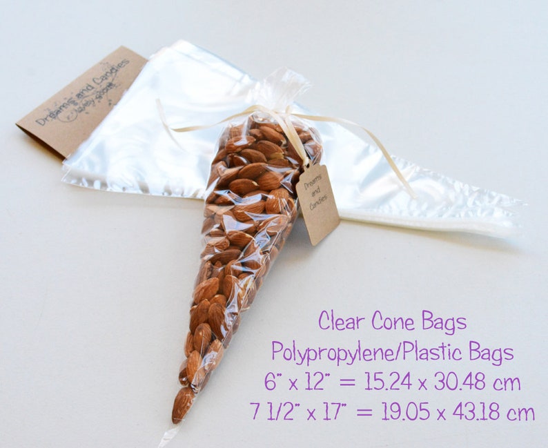 Pu&ograve; includere: Buste di plastica trasparenti a forma di cono per confezionare piccoli regali o dolcetti. Le buste sono in polipropilene e sono disponibili in due misure: 15,24 cm x 30,48 cm e 19,05 cm x 43,18 cm.