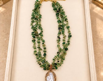 Collar de tres hilos de piedra natural con colgante barroco, aventurina, turquesa, amatista, cuarzo rosa o ojo de tigre.