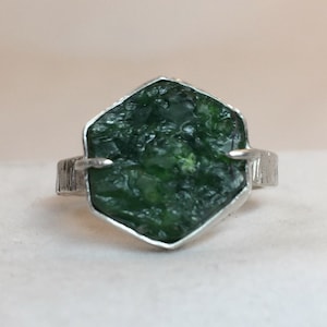 Hexagon Raw Chrome Diopside Ring in Sterling Silver, Emerald Green Chrome Diopside Ring