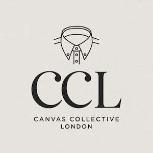 Może przedstawiać: Logo Canvas Collective London, z czarnym rysunkiem linii kołnierzyka koszuli nad literami "CCL". Tekst "Canvas Collective London" znajduje się poniżej, w czcionce bezszeryfowej, na kremowym tle.