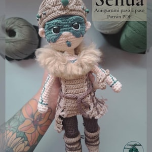 Patrón en español paso a paso para realizar a Senua en tecnica de crochet