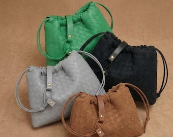 Borsa a tracolla in vera pelle intrecciata a mano: borsa a tracolla minimalista intrecciata