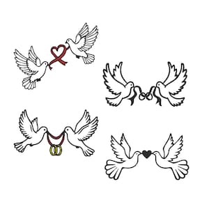 Op de afbeelding: Vier zwart-wit illustraties van duiven. Elke illustratie toont twee duiven, die een hart, lint of trouwringen vasthouden. De duiven staan in verschillende poses, met hun vleugels gespreid.
