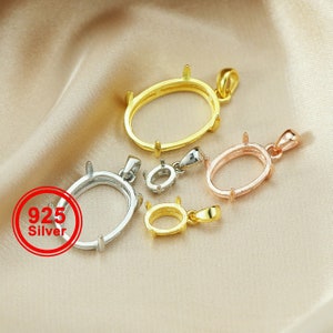 Peut inclure: Quatre montures de pendentif ovales avec des griffes. Les montures sont en argent, or et or rose. Les montures sont pour la fabrication de bijoux.