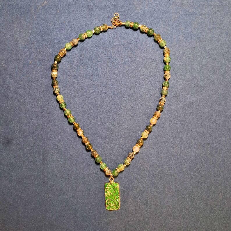 Alternate view of the same piece.