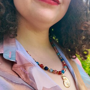 Alternate view of the same piece.