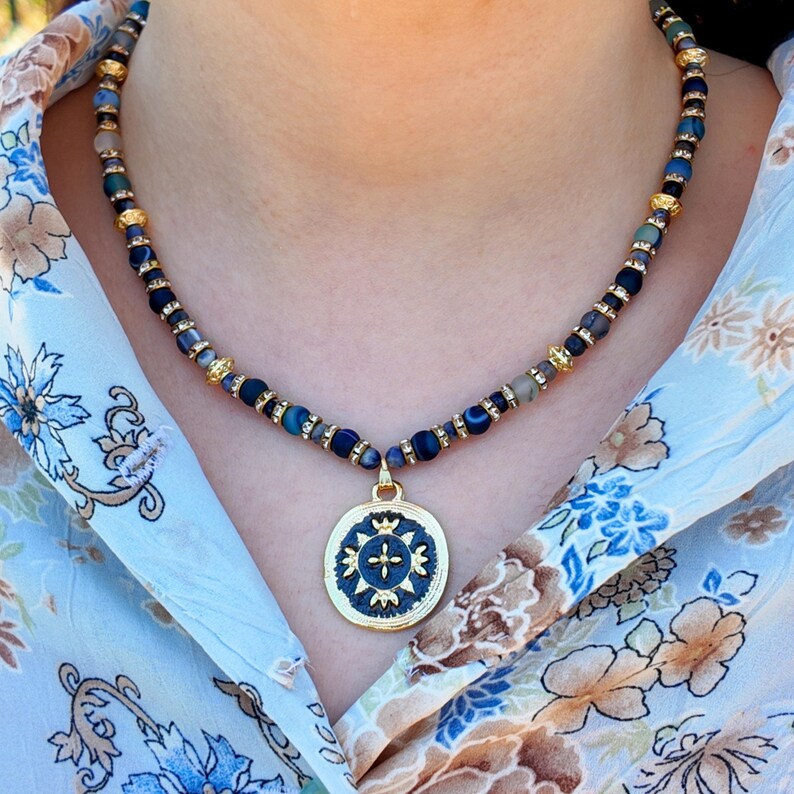 Alternate view of the same piece.